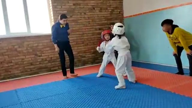 детское каратэ 4 года Алихан и Амина два боя смотреть онлайн