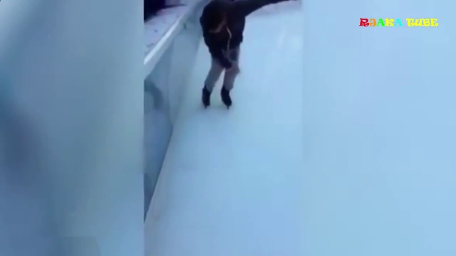 Зимние приколы. Падения, неудачи. смотреть онлайн