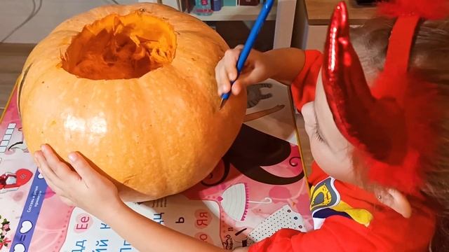 Как сделать светильник из тыквы на Хэллоуин | Хэллоуин 2021 | Halloween 2021 ?Дарья Стар смотреть онлайн
