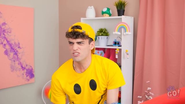 RICH vs BROKE ROOM MAKEOVER || Building SECRET ROOM at SCHOOL! Coolest DIY Hacks by 123GO! CHALLENG смотреть онлайн