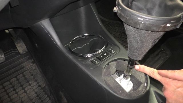 How to remove gear shift knob gaiter boot - Skoda Fabia 2 смотреть онлайн
