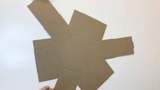 СБОРКА ШЕСТИГРАННОЙ КАРТОННОЙ КОРОБКИ смотреть онлайн