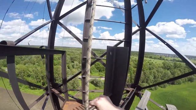 Прыжок с вышки 50 метров.