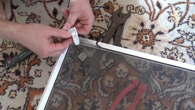Ремонт москитной сетки для пластиковых окон, в домашних условиях. смотреть онлайн