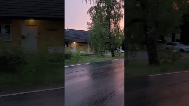 Когда темнеет в Норвегии? Городок возле Осло, в котором мы живем. Вечерня прогулка. смотреть онлайн