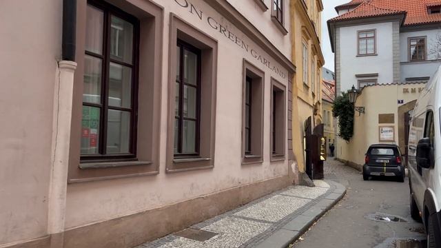 Prague streets of Old Town walking tour ?? Czech Republic 4k HDR ASMR смотреть онлайн