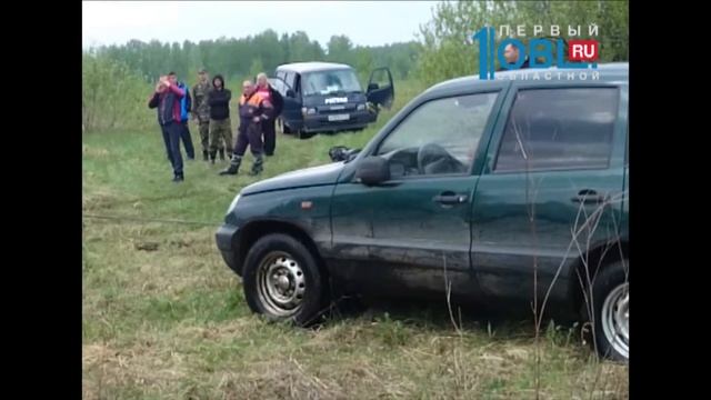 Трое челябинцев по пути на рыбалку застряли в болоте и задохнулись в салоне авто. смотреть онлайн