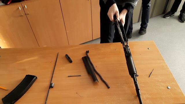РАЗБОРКА-СБОРКА АК НА СКОРОСТЬ. ОБЩЕЕ ВРЕМЯ: 39 СЕКУНД смотреть онлайн