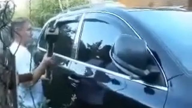 Как разбить стекло Туарегу