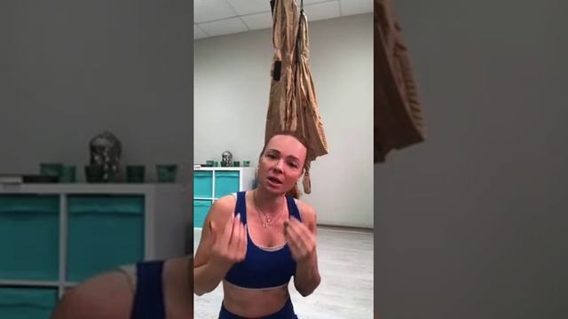 Йога в гамаках. Практика с гамаком при болях в спине. #Airyoga_Основы. смотреть онлайн