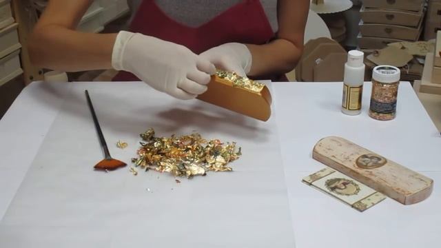 Decoupage Su Legno Tutorial: Una Scatolina Per Bijoux In Stile Vintage Con 3d Doratura.
