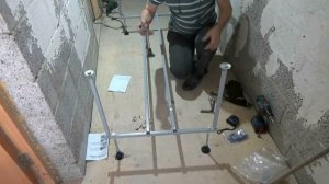 Собираю каркас для ванной  Размечаю где и что будет стоять.