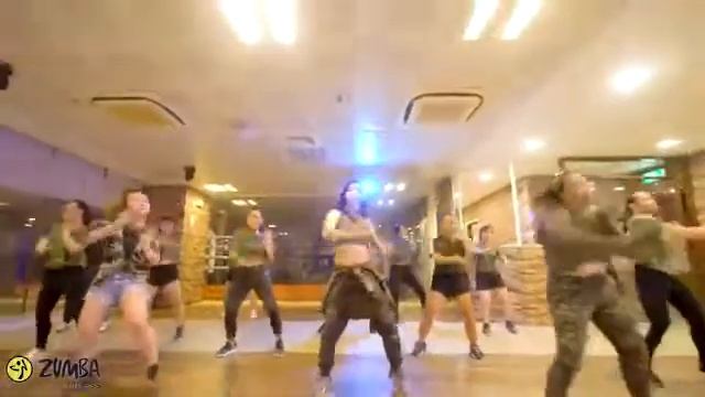 Oh Nanana vs Abusadamente Zumba® Zin™TrangKk cover by TML Crew& Team 90s смотреть онлайн