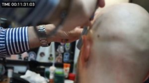 Как брить голову опасной бритвой? | Быстрое бритьё головы в Барбершопе Barbarossa