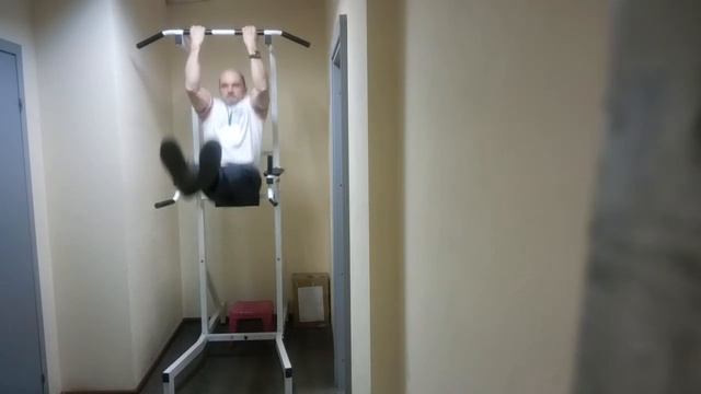 Как одним упражнением на турнике прокачать бицепс и пресс? смотреть онлайн