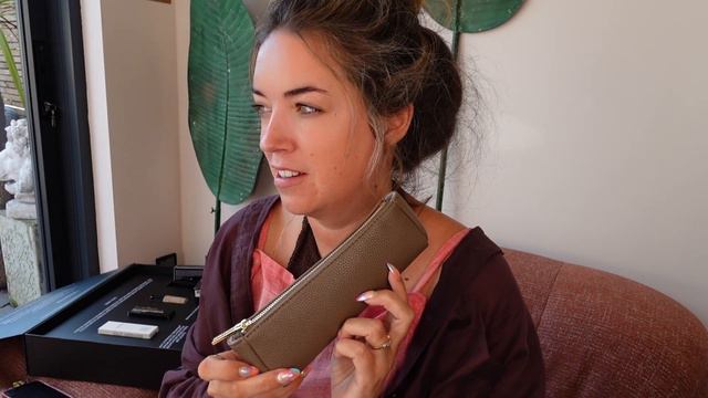 Lisa Takes Stuff Out Of Boxes Episode 124 смотреть онлайн