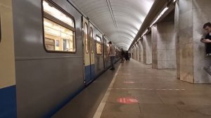Московский метрополитен!!! Станция Петровско-Разумовская прибытие и отправление поезда «ОКА» 81-760