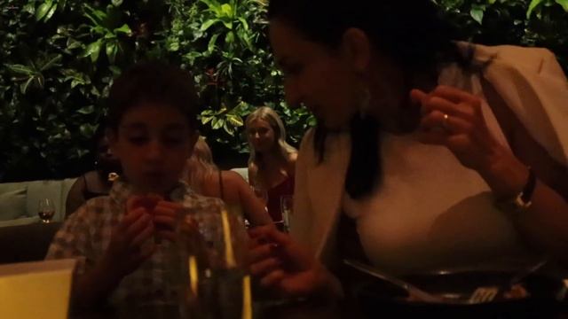 Ужин в Шумном Ресторане - Подарки Сюрпризы - Эгине - Семейный Влог - Heghineh Vlogs In Russian
