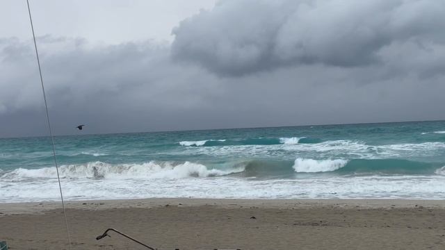 Небольшой шторм в Атлантическом океане после дождя. 27.01.2023г. Куба