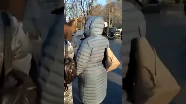 В городе Раменское лось решил прогуляться по городу . смотреть онлайн