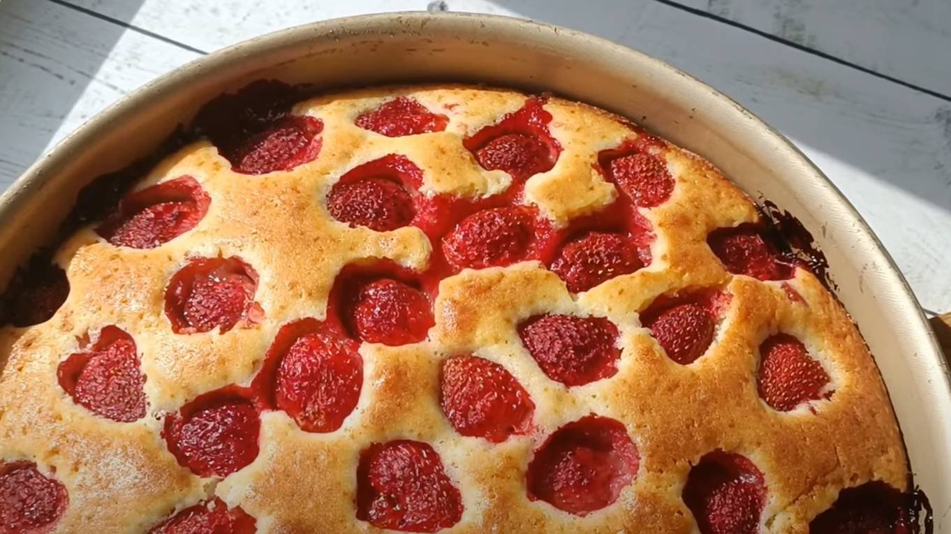 ВКУСНЫЙ 🍓 КЛУБНИЧНЫЙ ПИРОГ 🍓 Из ПРОСТЫХ продуктов