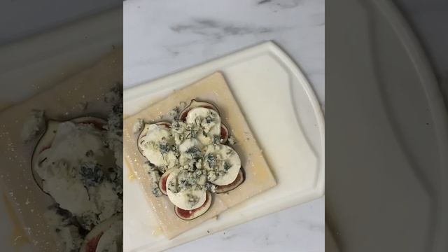 Пирог с инжиром и горгонзолой смотреть онлайн