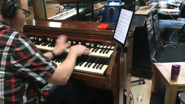 Hammond Organ Studio Take: Rob Henderson смотреть онлайн