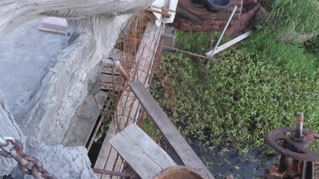Мост Водяного на даче , декоративная штукатурка. смотреть онлайн