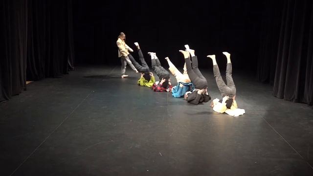 "Спишь". Студия совр. хореографии танцевальной компании "Класс- центр". Танц. миниатюра, г. Москва смотреть онлайн