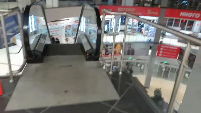 1 рабочий и 2 заброшенных лифта Kone (2004 г.в) Грузоподъемность 900 кг. смотреть онлайн