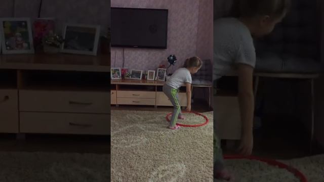 Как правильно крутить обруч 4,5 года смотреть онлайн