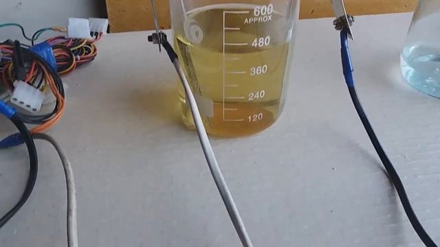 ЭЛЕКТРОЛИЗ ЗАСТРЯВШЕГО ЗОЛОТА ИЗ  РАСТВОРА ЦАРЯ  !