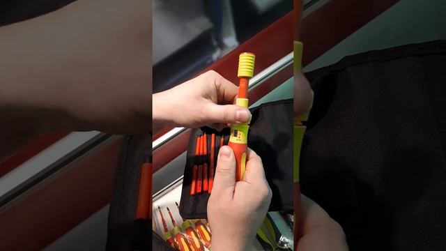 Динамометрическая диэлектрическая отвёртка Шток. смотреть онлайн