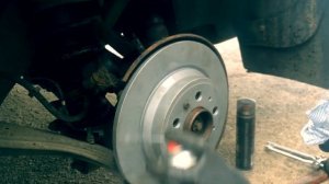 Замена задних тормозных дисков и колодок VOLVO: S60(00-10); S80(98-06); V70(99-08); XC70(00-07)