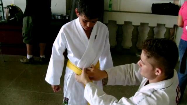 O campeão passa a faixa para João ! смотреть онлайн