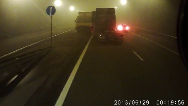 Scania с 30 тонн груза, тормоза реально выручили. смотреть онлайн