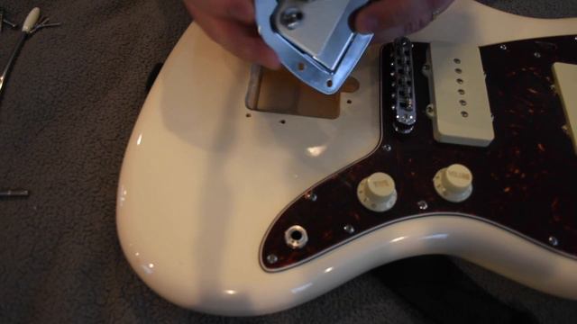 How To Fix A Creaking Fender Jazzmaster/Jaguar Tremolo