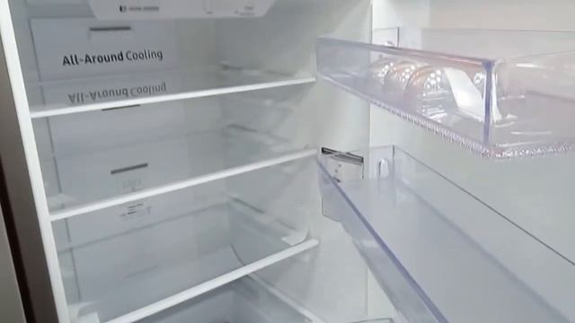 Холодильник Samsung RB30N4020B1 WT эргономика внутреннего пространства смотреть онлайн