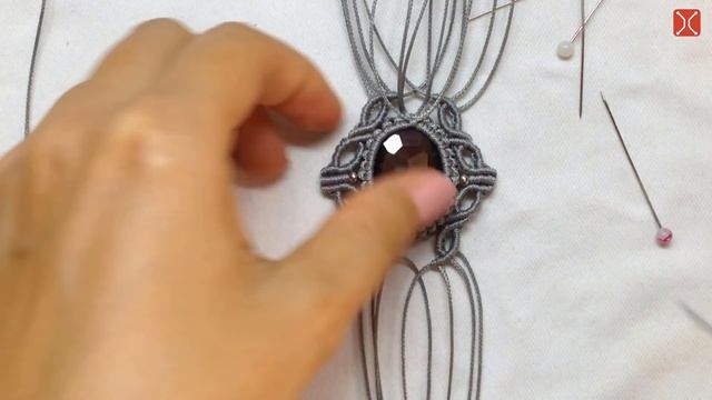 Macrame necklace tutorial - The Dark queen - Hướng dẫn thắt dây chuyền nữ hoàng bóng đêm смотреть онлайн