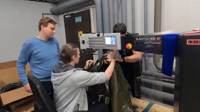 Обучение сварке ПВХ на стационарной сварочной машине Leister Seamtek