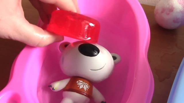 Ми-ми-мишки и БУРЛЯЩИЙ ШАР для ванны. Тучка и Кеша купаются смотреть онлайн