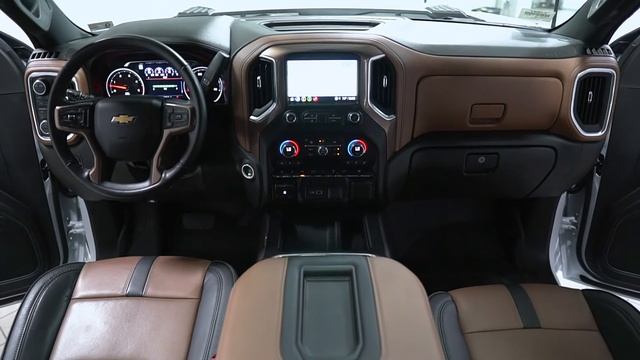 T3867 21 Chevrolet 2500 White смотреть онлайн