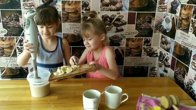 Холодный банановый латте смотреть онлайн