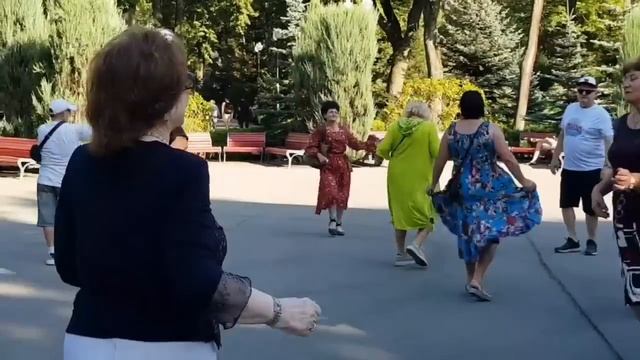 ЗНАЮ,ЖДЕШЬ МЕНЯ ТЫ ГДЕ-ТО У ЛЮБВИ ВО ВЛАСТИ 19.08.2023 ХАРЬКОВ СЕГОДНЯ ТАНЦЫ смотреть онлайн