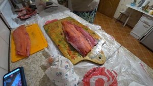 Купили замороженную горбушу.Разделка и засолка горбуши.