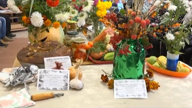 Дары земли вятской…В Вятских полянах состоялся праздник урожая.