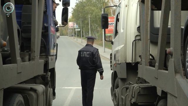 Задержанные сотрудниками полиции автовозы с машинами из "Galaxy Motors" отпустили смотреть онлайн