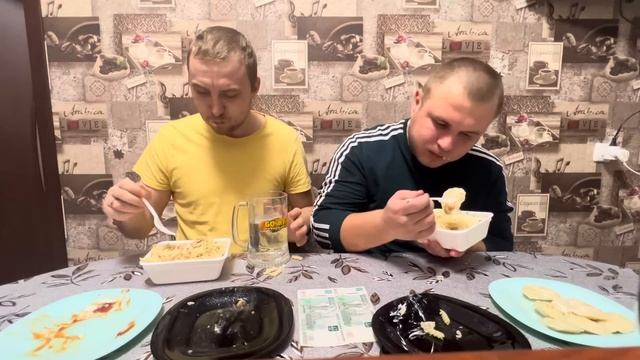 Горячие вареники доширак и макароны с котлетами Кто первый быстрее съест смотреть онлайн