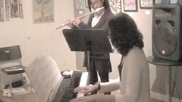 2011 Lea Kassa on Flute, Michelle Florentine on Piano - Saint-Saëns Le Cygne смотреть онлайн