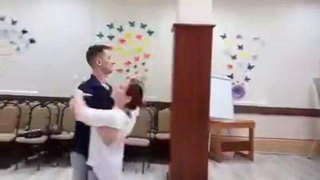 Уроки первого танца в Кишиневе. Dansul mirilor. смотреть онлайн